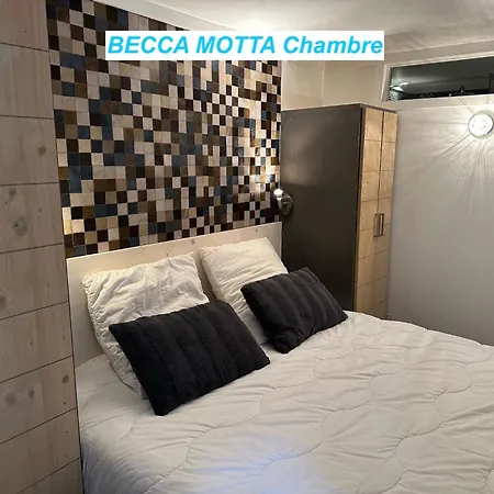 Maison Des Vignes- Troquairou Et Becca Motta Apartment