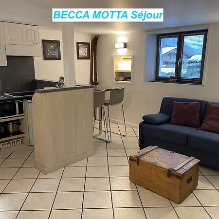 Maison Des Vignes- Troquairou Et Becca Motta