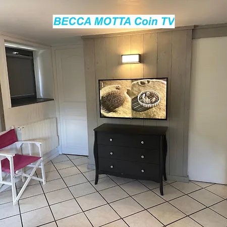 Maison Des Vignes- Troquairou Et Becca Motta Apartment *