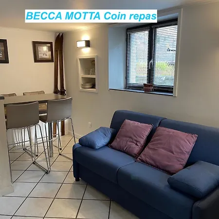 Apartment Maison Des Vignes- Troquairou Et Becca Motta