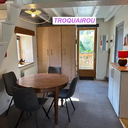 Maison Des Vignes- Troquairou Et Becca Motta Apartment