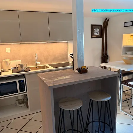 Maison Des Vignes- Troquairou Et Becca Motta Appartement